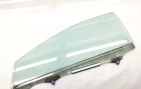 Toyota Auris E180 Front door window glass four-door