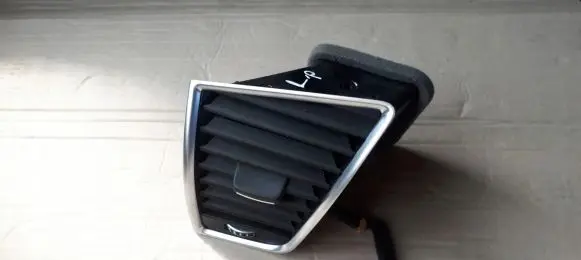 Audi Q5 SQ5 Dashboard side air vent grill/cover trim 8R1820901L