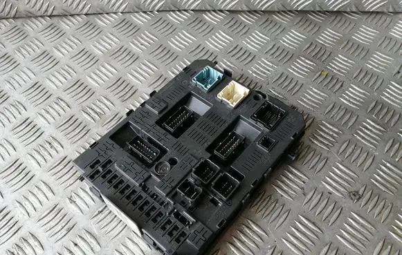 Peugeot 308 Fuse module 966405918002 BSI04EV 9664059180