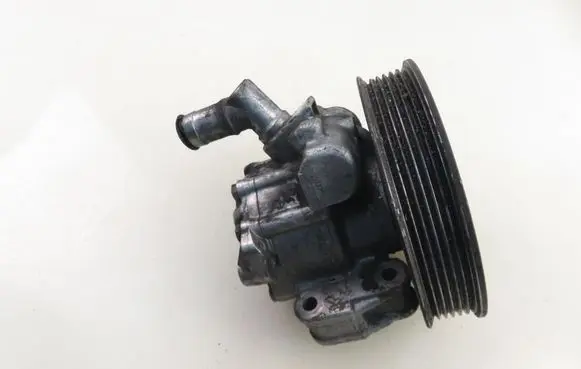 Mercedes-Benz Vito Viano W638 Power steering pump 