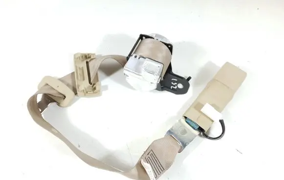 Middle seatbelt (rear)
