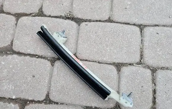 Renault Megane IV Rear door windshield rail 822166457R-