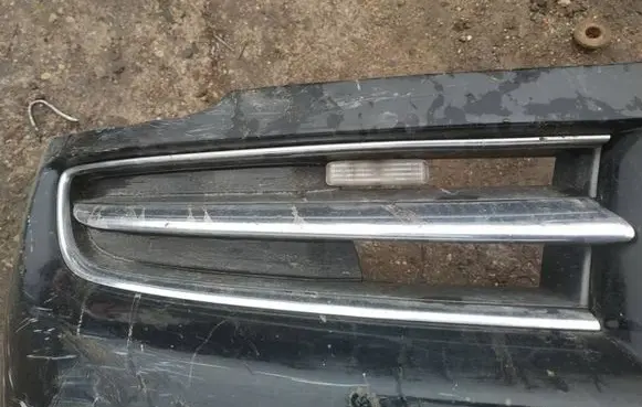 Subaru B9 Tribeca Front bumper lower grill