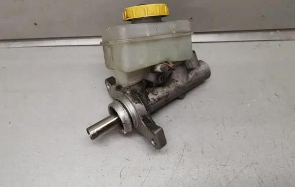 Subaru Legacy Master brake cylinder