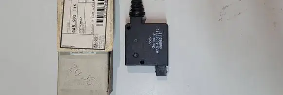 Audi A8 S8 D2 4D Tailgate boot lock/latch motor 4A5962115