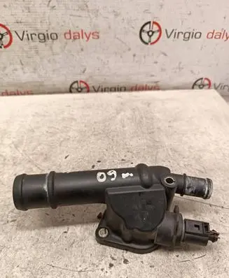 Volkswagen Touran I Engine coolant pipe/hose 03G121132B