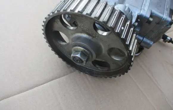 Volkswagen PASSAT B5.5 Fuel pump gear (pulley) 028130111A