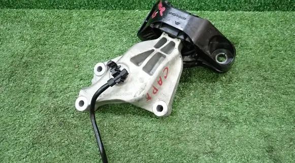 Renault Captur II Engine mount bracket 112101580R