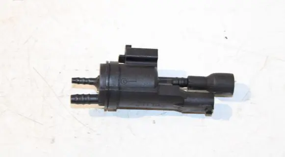 Mercedes-Benz E W213 Turbo solenoid valve A0005003201