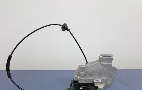 Volvo C70 Front door lock 30632849