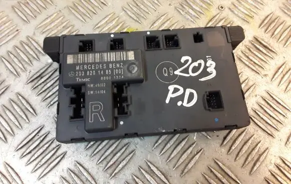 Mercedes-Benz C W203 Door control unit/module 2038201485 A2038201485
