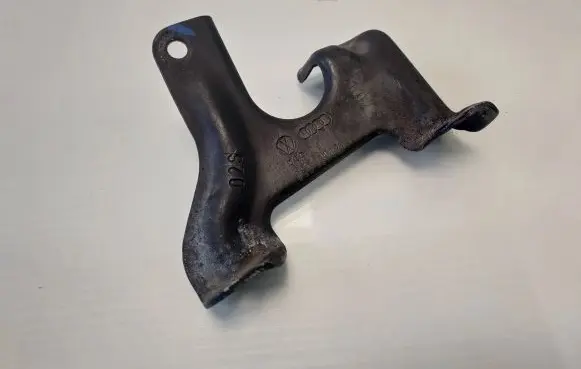 Audi A6 S6 C6 4F EGR valve cooler bracket 059131121C
