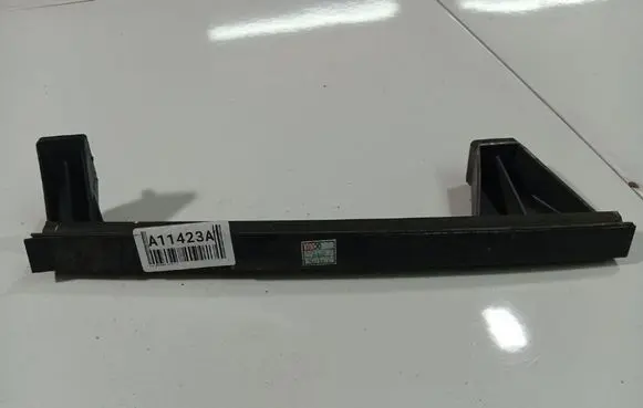 KIA Sportage Front door glass trim molding 825613W000