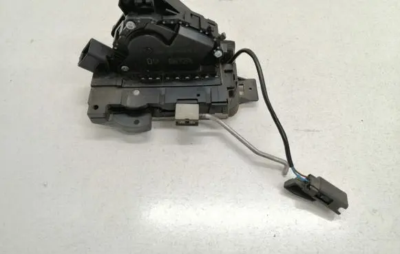 Volkswagen I LT Rear door lock 590172A