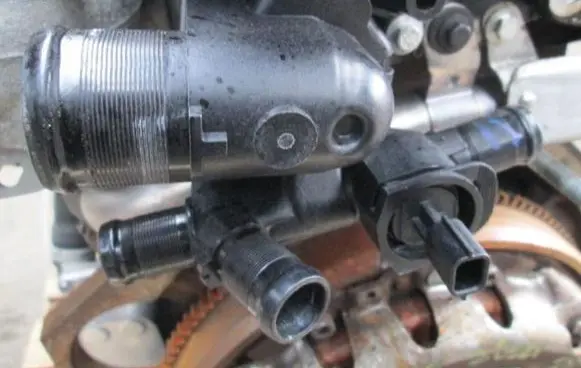 Opel Vivaro Thermostat housing 