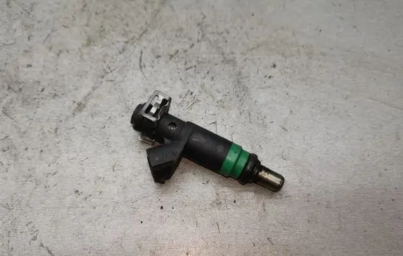 Audi A4 S4 B6 8E 8H Fuel injector 06C133551