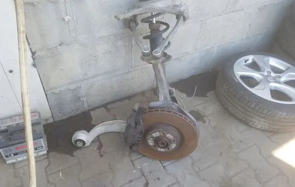 Audi A5 8T 8F Front wheel hub spindle knuckle