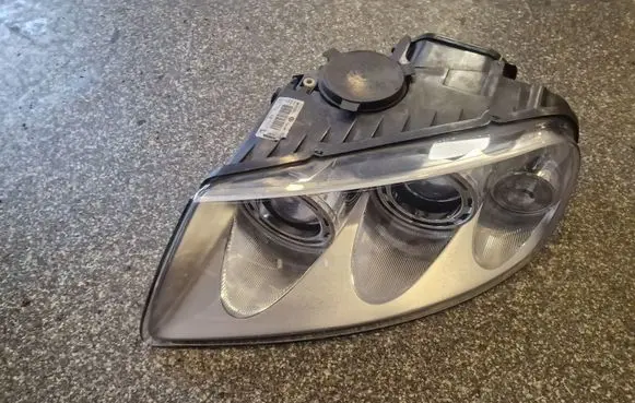 Volkswagen Touareg I Headlight/headlamp