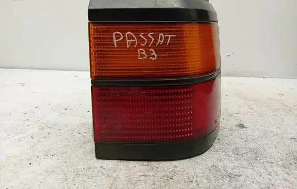 Volkswagen PASSAT B3 Rear/tail lights 333945112