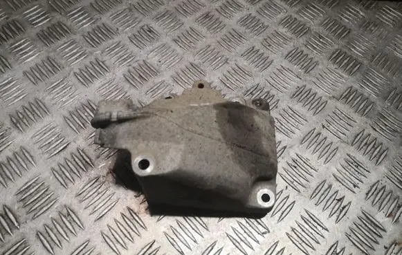 Mercedes-Benz ML W164 Engine mounting bracket 2722234104 A2722234104