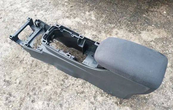 Nissan Leaf I (ZE0) Armrest 