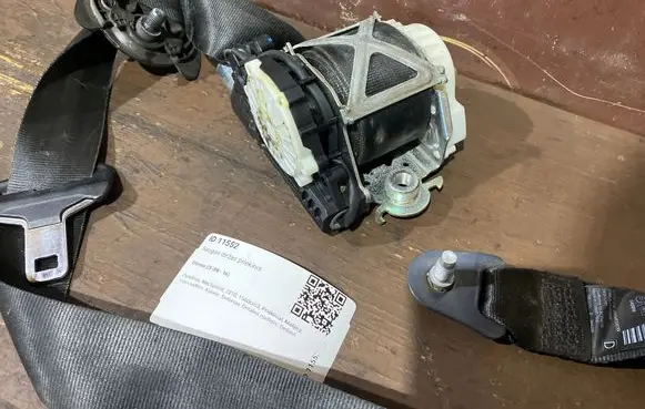 Citroen C5 Front seatbelt 33060320