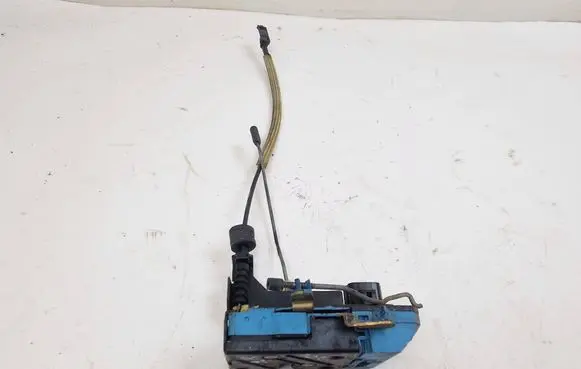 Volvo V70 Front door lock 