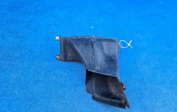 BMW 3 E92 E93 Intercooler air guide/duct channel 8047408