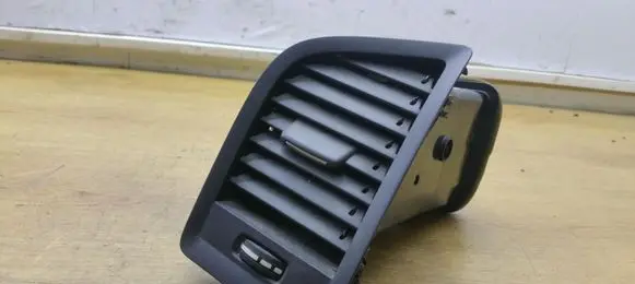 Volvo XC60 Dashboard side air vent grill/cover trim 1009820 06782 06782001