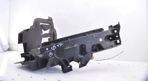 Audi Q5 SQ5 8R Headlight/headlamp mounting bracket 8R0805607