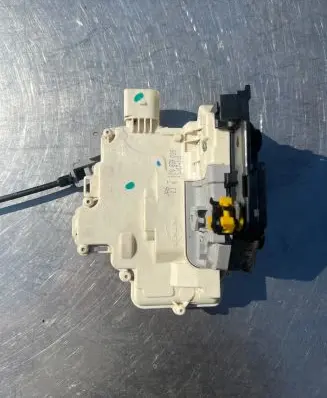 Seat Leon (1P) Rear door lock 1P0839016