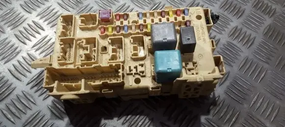 Toyota Corolla Verso E121 Fuse box set 82641CA020F 82641-CA020F