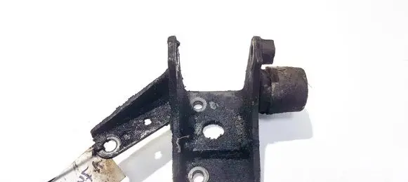 Toyota Avensis T250 Engine mounting bracket