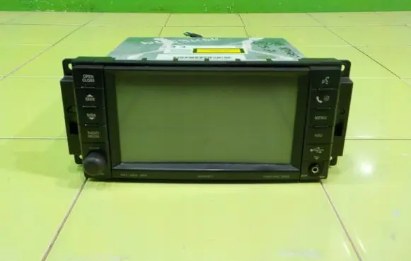 Chrysler 300 - 300C Radio/CD/DVD/GPS head unit P05064403AJ