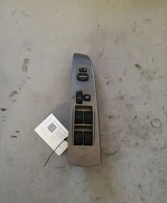 Toyota Prius (XW20) Electric window control switch 8482047050