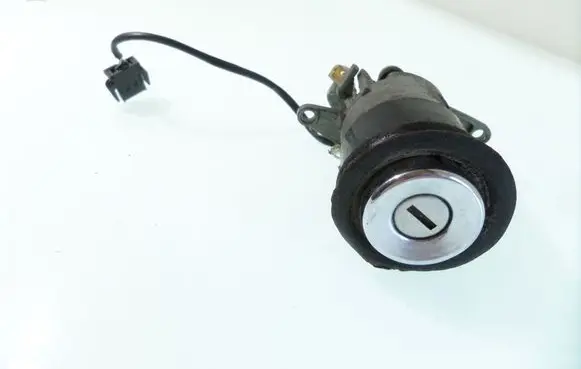 Audi A6 S6 C4 4A Tailgate exterior lock A5862055