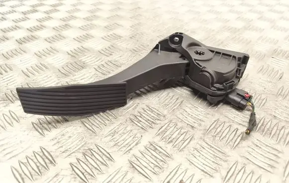 Opel Astra K Accelerator throttle pedal 13373776 6PV01155400 22032017777