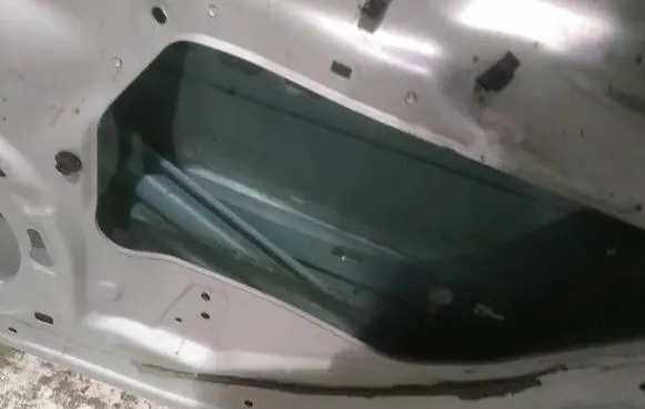 Mercedes-Benz E W211 Rear door window glass 