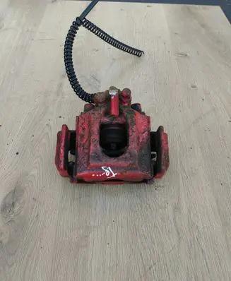 Volkswagen Touareg I Rear brake caliper 