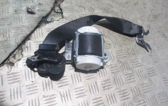 BMW 1 E81 E87 Front seatbelt 33059849