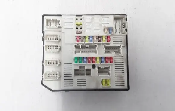 Renault Megane III Fuse module 284B60010R