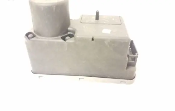 Volkswagen Golf III Central locking vacuum pump 1H0962257