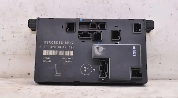 Mercedes-Benz E W211 Door control unit/module 2118208385
