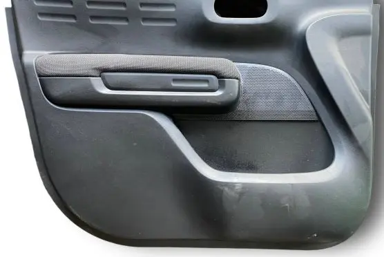 Citroen C3 Aircross Coupe rear side trim panel YQ005347ZP