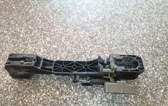 Rear door exterior handle/bracket