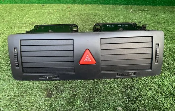 Skoda Fabia Mk1 (6Y) Dash center air vent grill 6Y0820951