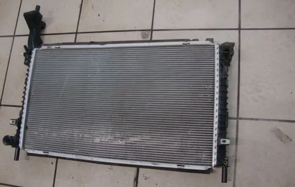 Ford Mustang VI Coolant radiator