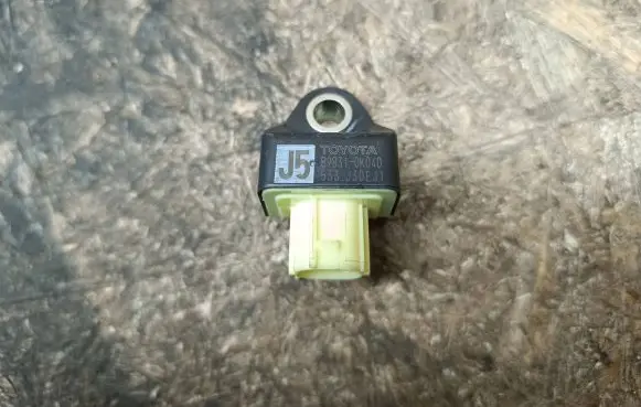 Toyota Hilux (AN120, AN130) Airbag deployment crash/impact sensor 898310K040