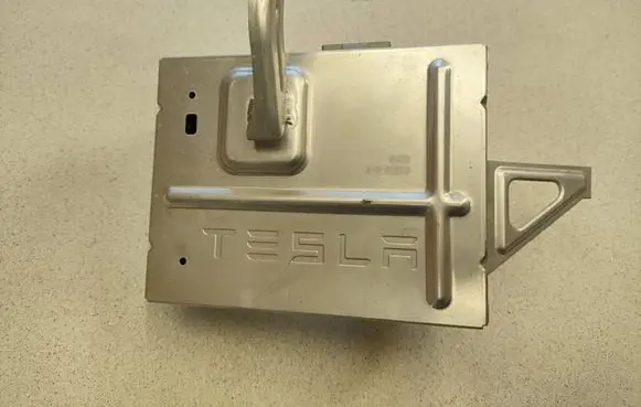 Tesla Model 3 Sound amplifier 107974800 18359200