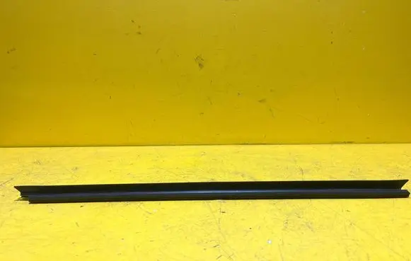 Peugeot 3008 I Rear door windshield rail 